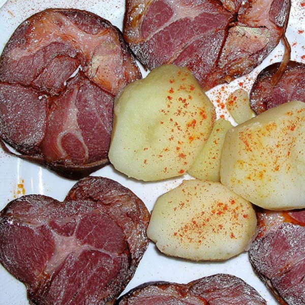 Chosco Cocido con Patatas y Pimentón